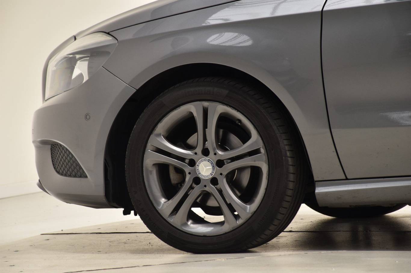 MERCEDES-BENZ A 180 7