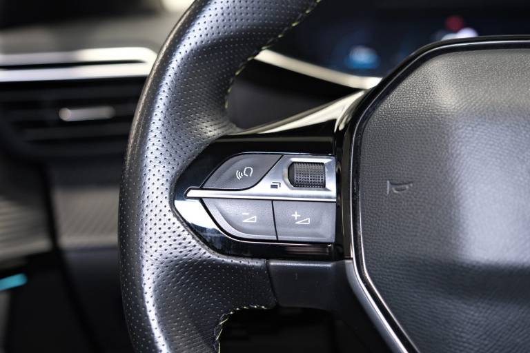 PEUGEOT 208 22