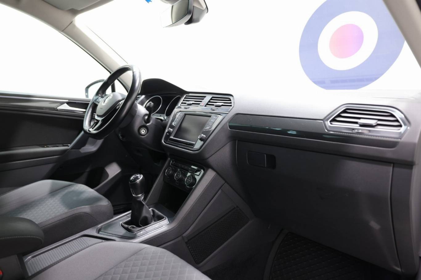 VOLKSWAGEN Tiguan 48