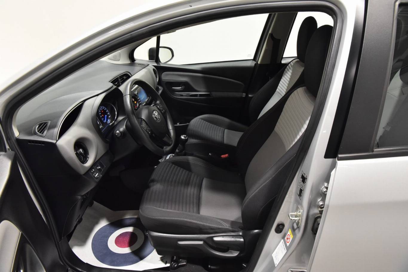 TOYOTA Yaris 4