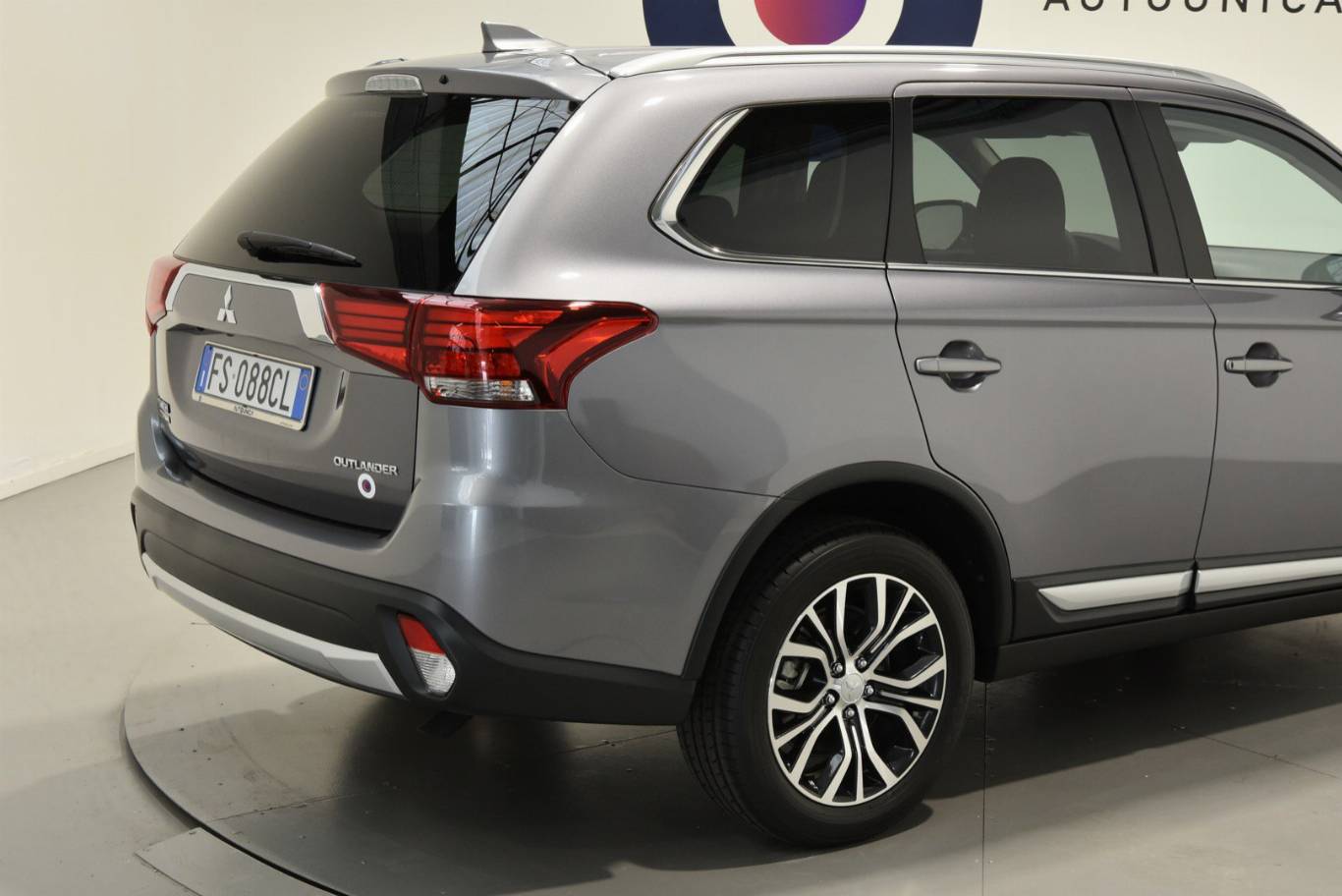 MITSUBISHI Outlander 18