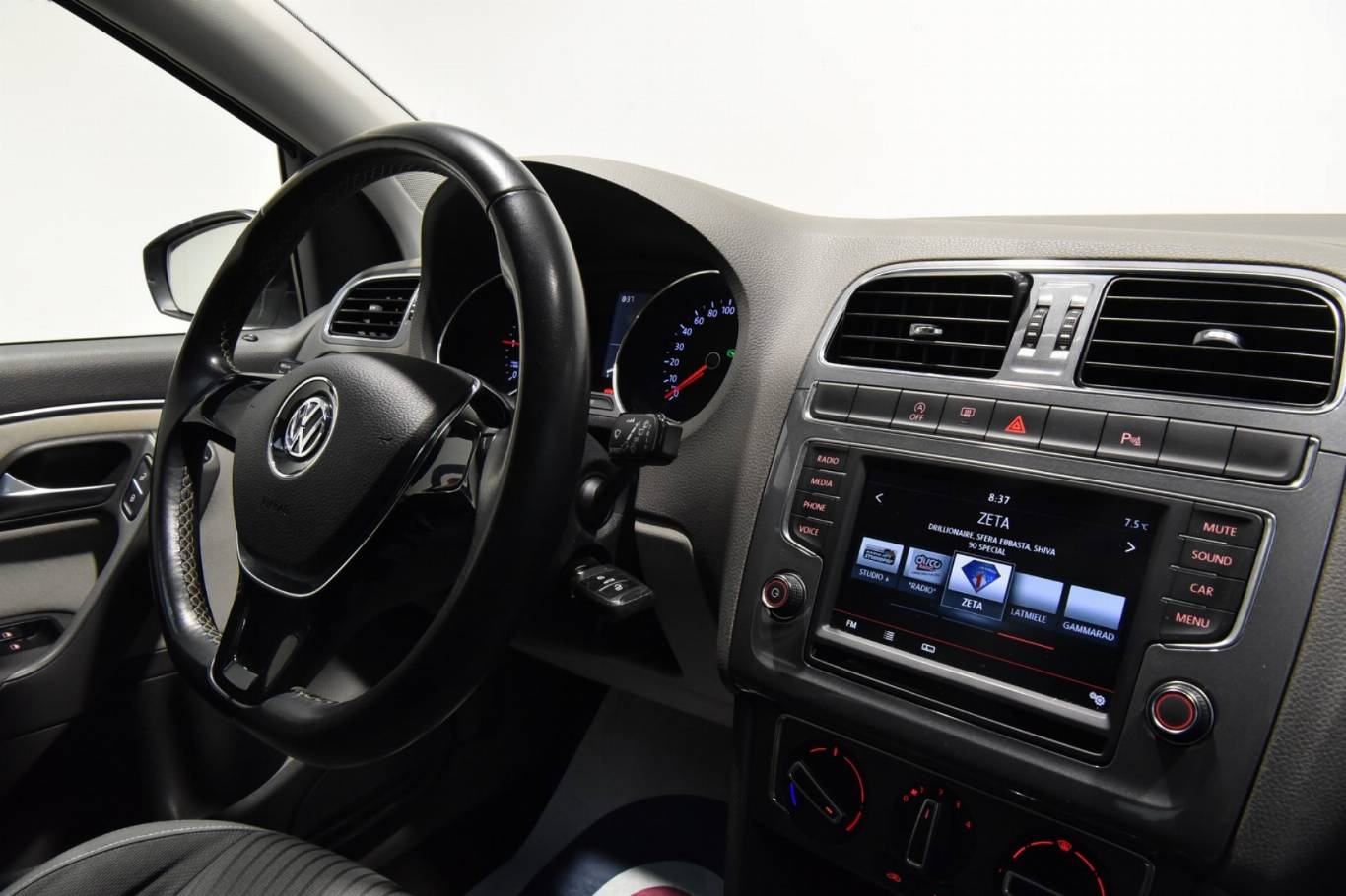 VOLKSWAGEN Polo 26