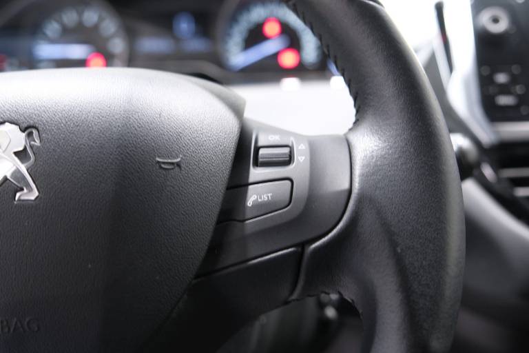 PEUGEOT 208 22