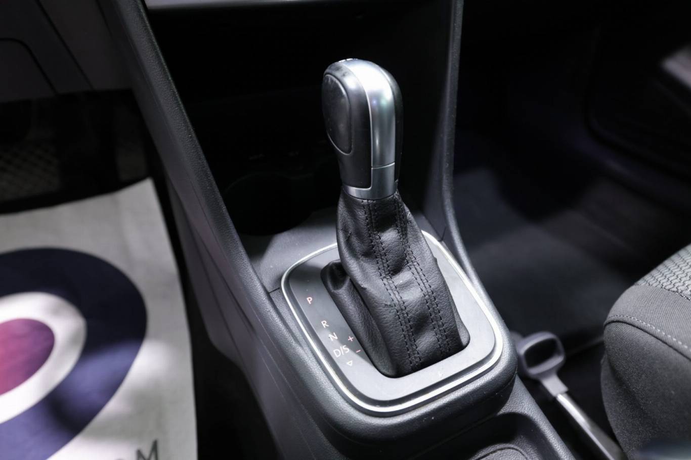 VOLKSWAGEN Polo 26