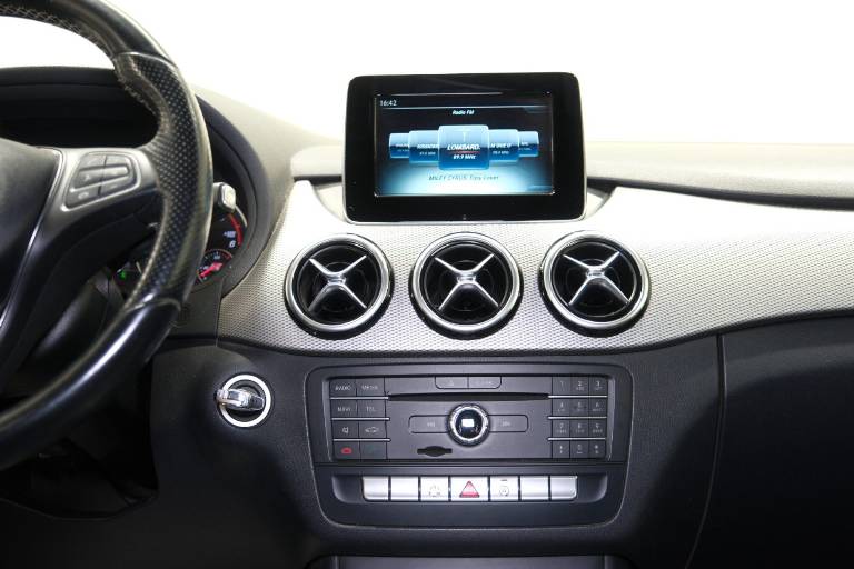 MERCEDES-BENZ B 180 35