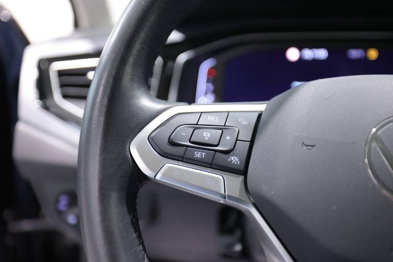 VOLKSWAGEN Polo 21