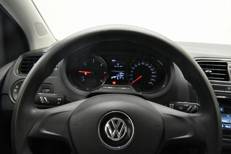 VOLKSWAGEN Polo 9