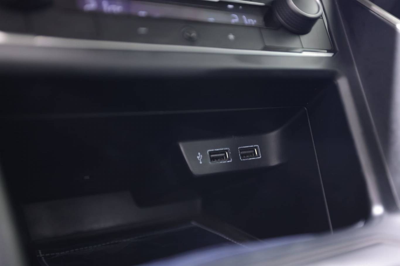 VOLKSWAGEN Polo 27