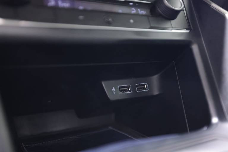 VOLKSWAGEN Polo 27