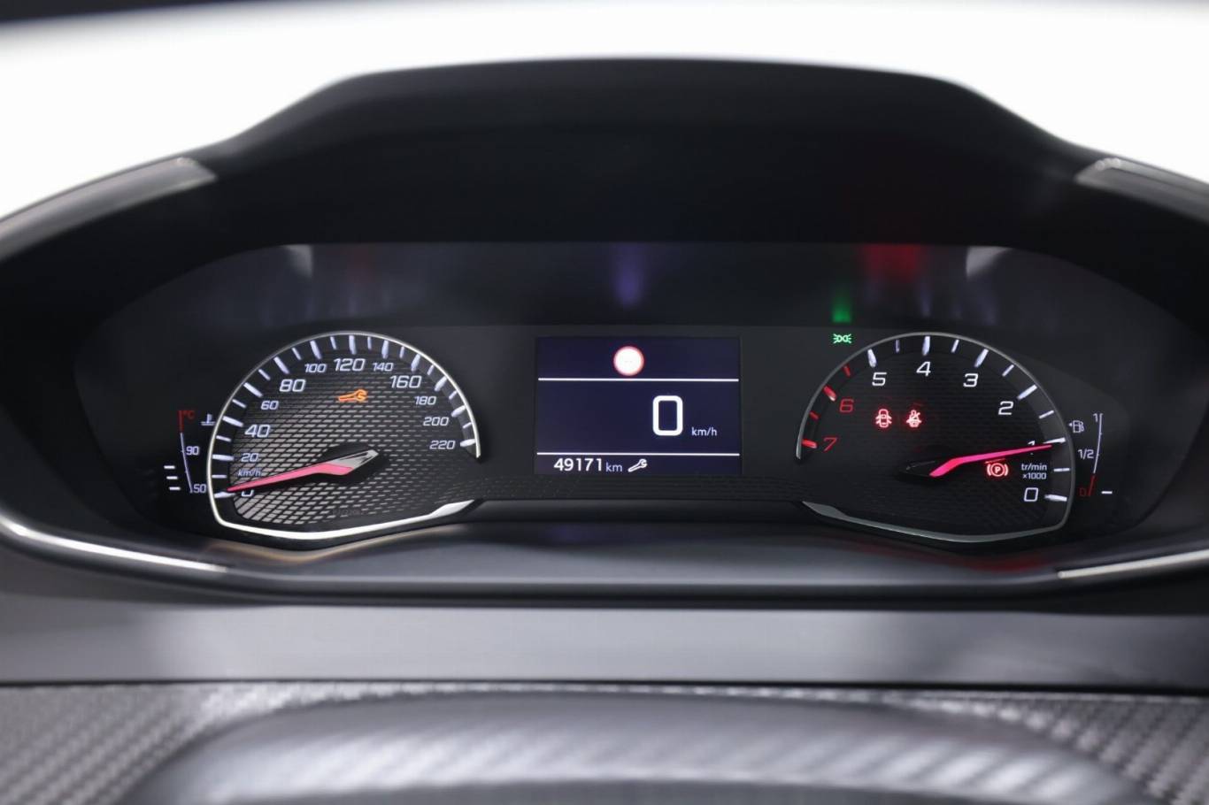 PEUGEOT 208 8
