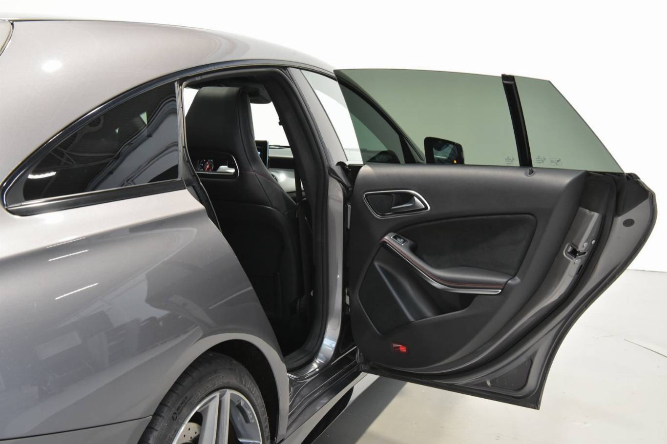 MERCEDES-BENZ CLA 45 AMG 53