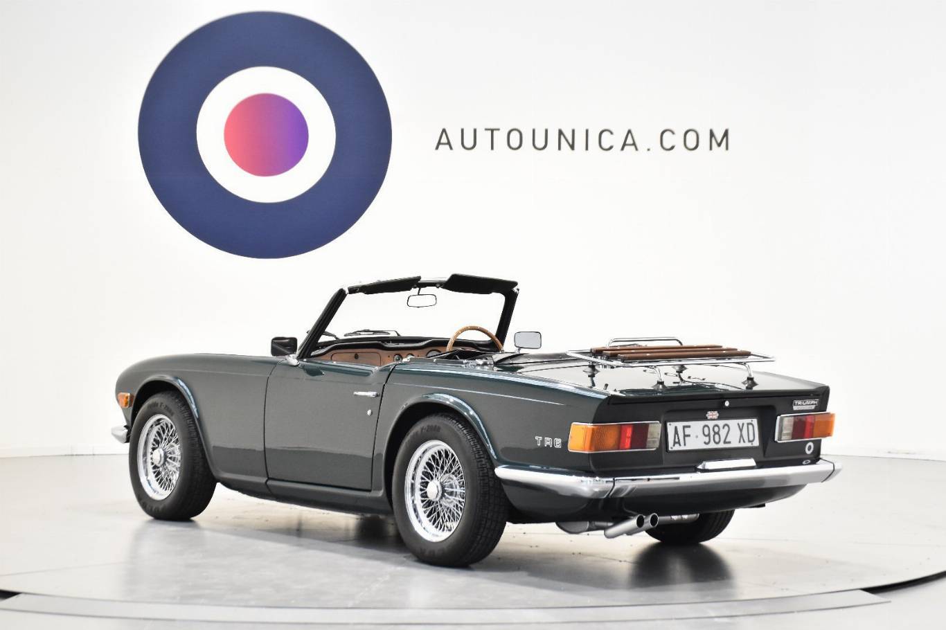 TRIUMPH TR6 2