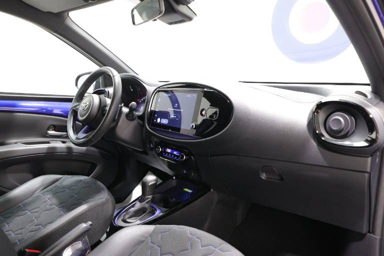 TOYOTA Aygo X 44
