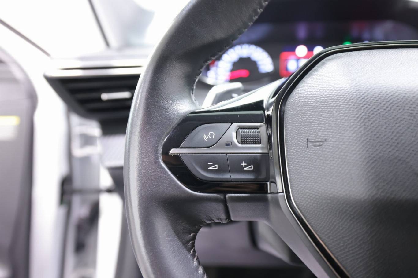PEUGEOT 208 20