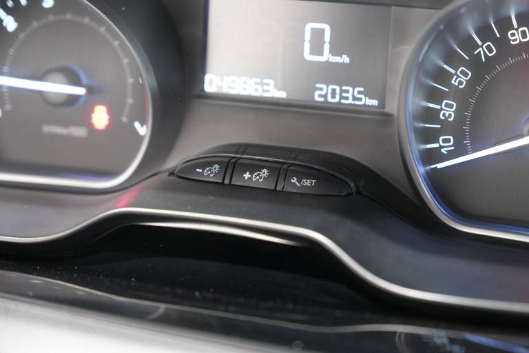 PEUGEOT 208 33
