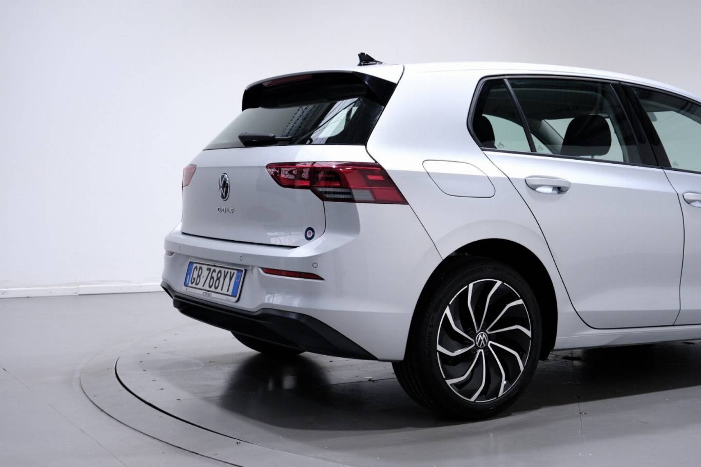 VOLKSWAGEN Golf 56