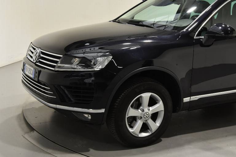 VOLKSWAGEN Touareg 33