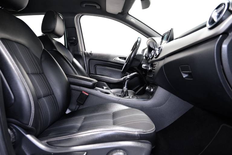 MERCEDES-BENZ B 200 62