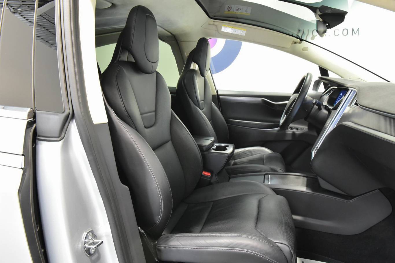 TESLA Model X 19