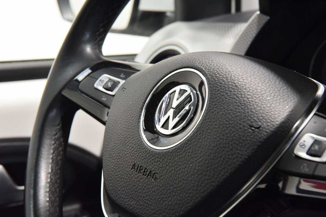 VOLKSWAGEN Up! 26