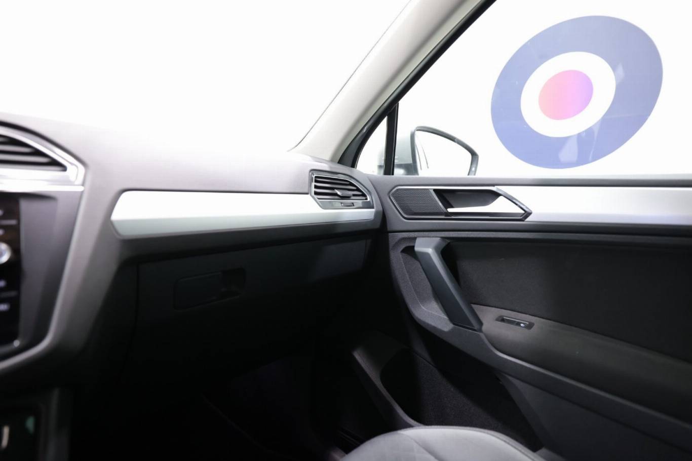 VOLKSWAGEN Tiguan 33