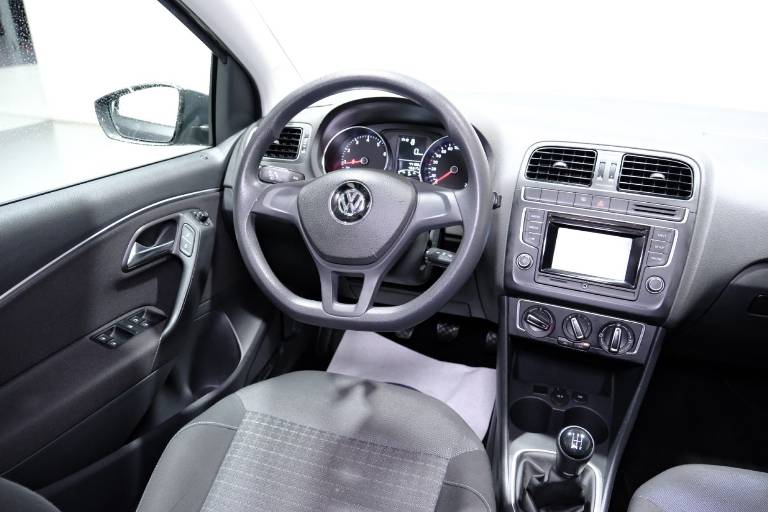 VOLKSWAGEN Polo 37