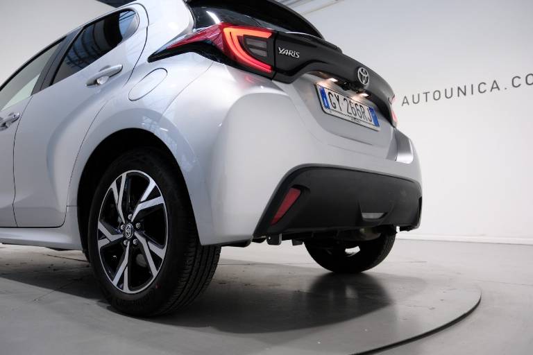 TOYOTA Yaris 44