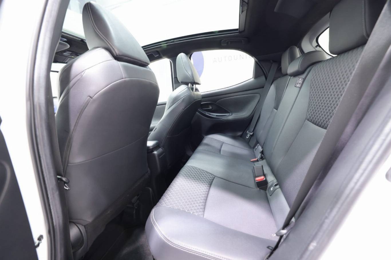 TOYOTA Yaris 35