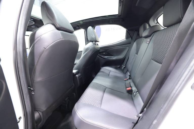 TOYOTA Yaris 35