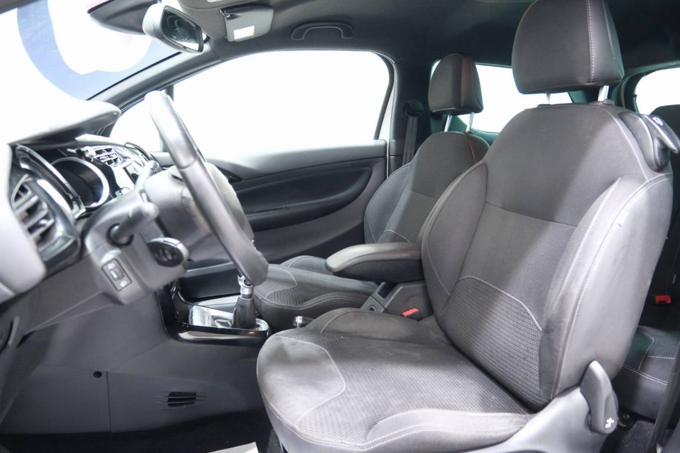 DS AUTOMOBILES DS 3 7