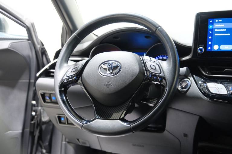 TOYOTA C-HR 41