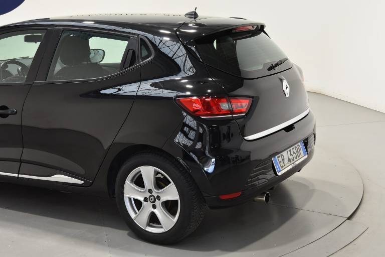 RENAULT Clio 24