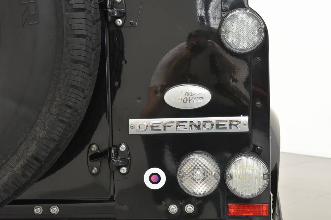 LAND ROVER Defender 17