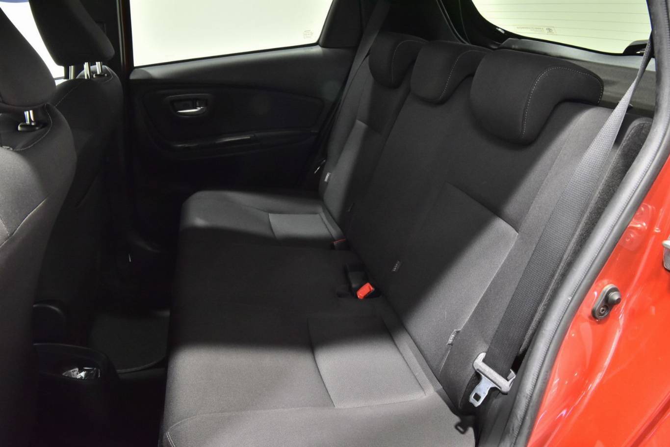 TOYOTA Yaris 18