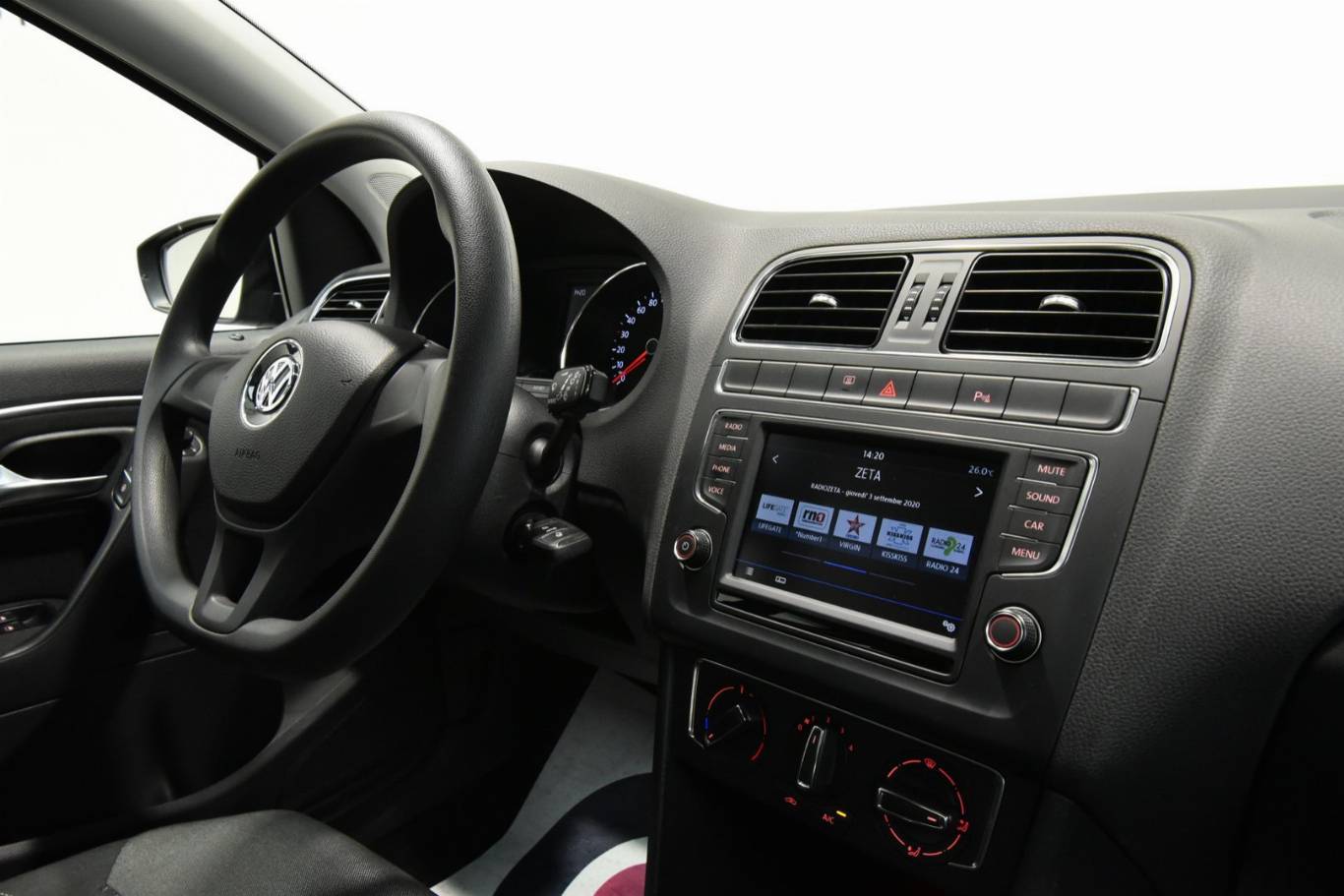 VOLKSWAGEN Polo 28