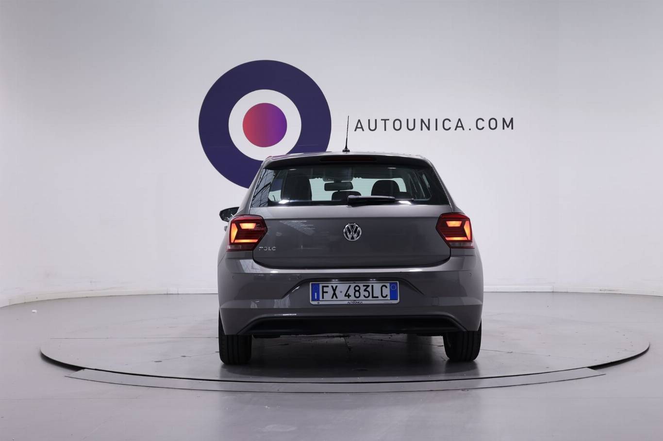 VOLKSWAGEN Polo 6