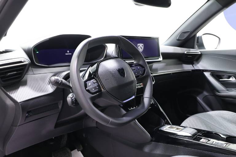 PEUGEOT 2008 5
