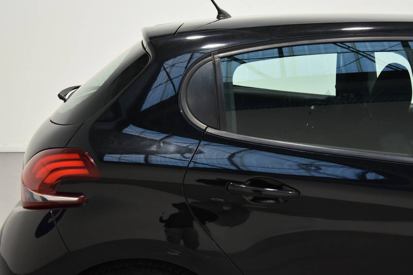 PEUGEOT 208 42