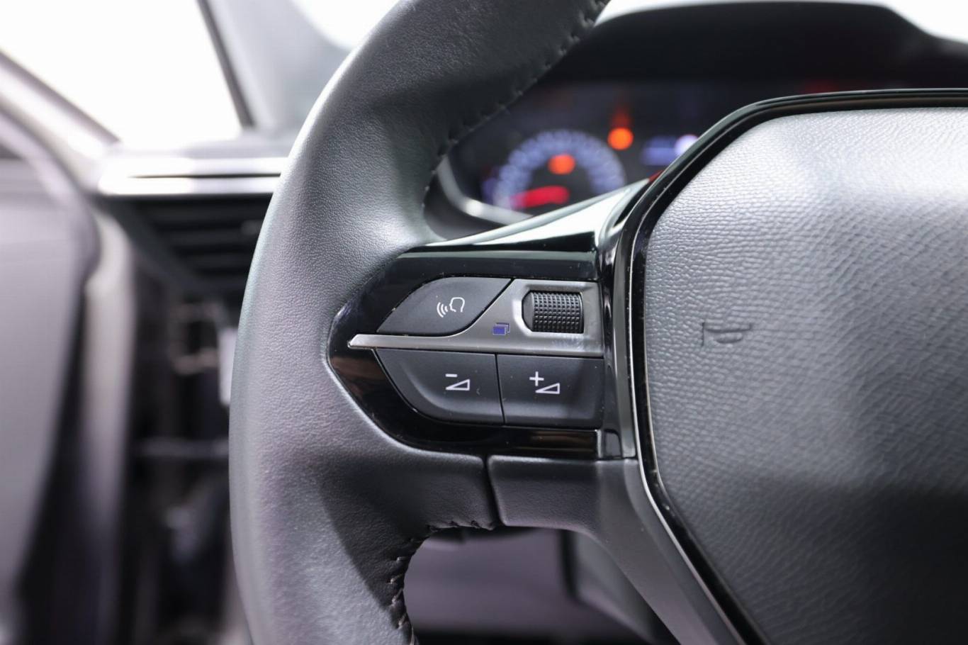 PEUGEOT 208 20