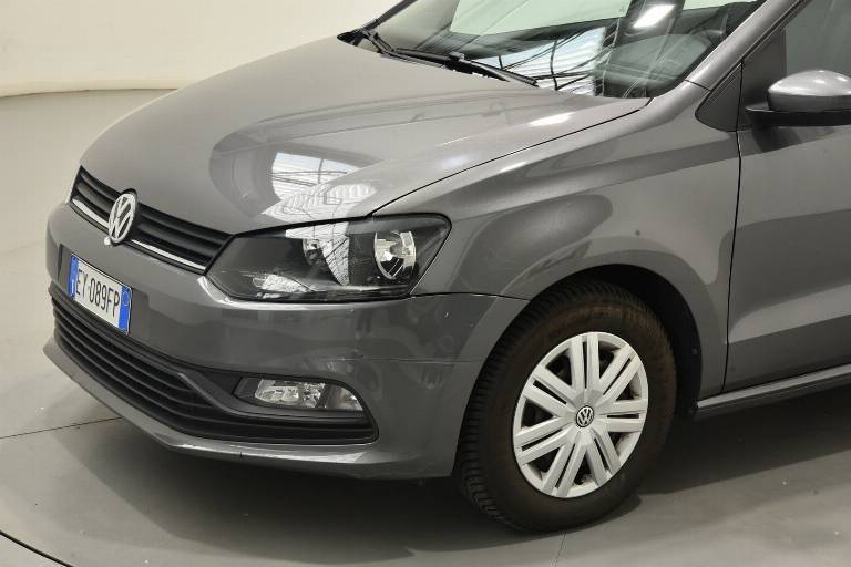 VOLKSWAGEN Polo 16
