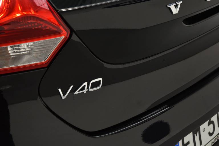 VOLVO V40 44
