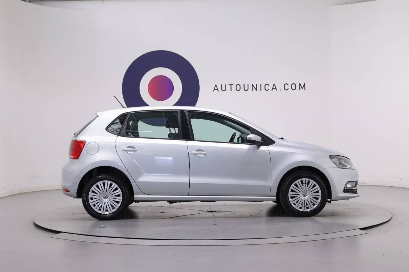 VOLKSWAGEN Polo 4