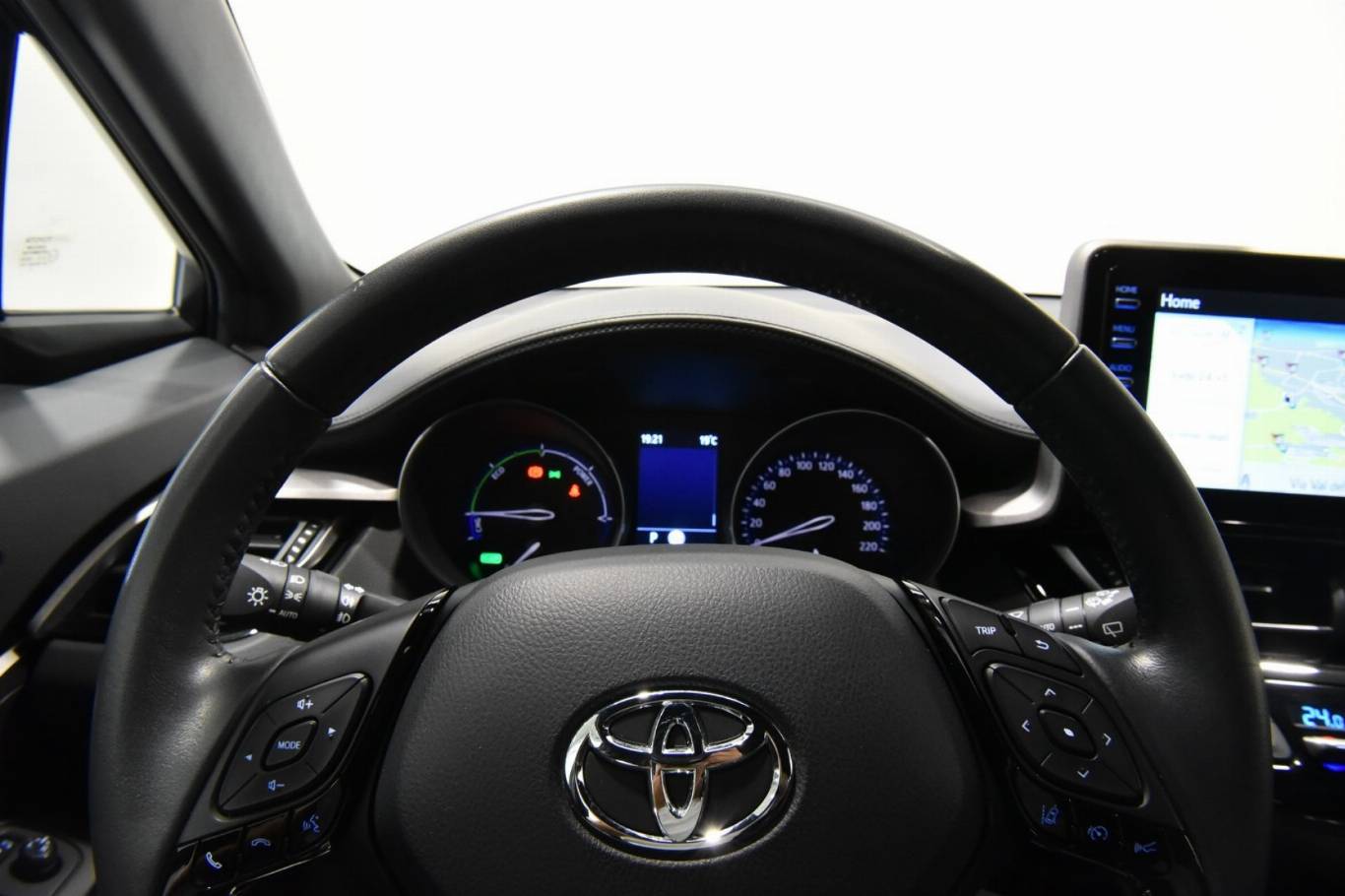 TOYOTA C-HR 18
