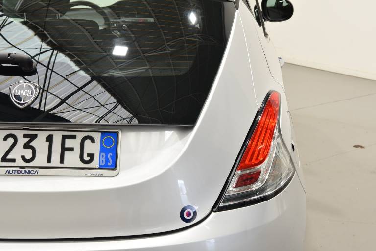 LANCIA Ypsilon 16