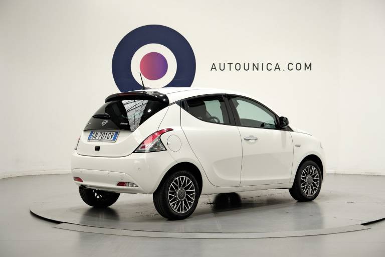 LANCIA Ypsilon 15