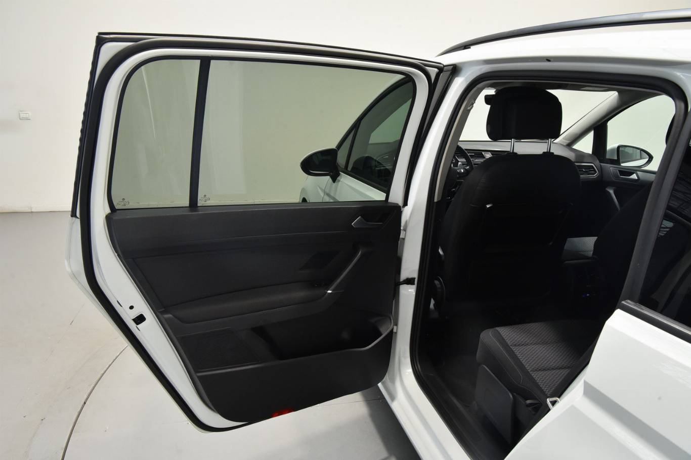 VOLKSWAGEN Touran 33