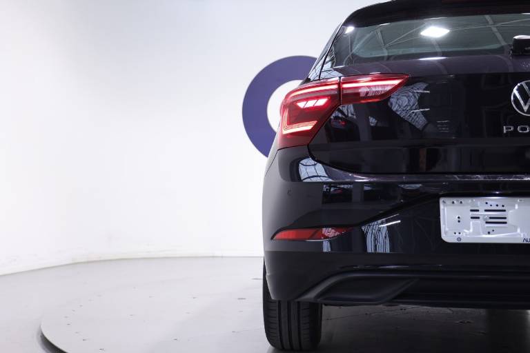 VOLKSWAGEN Polo 45