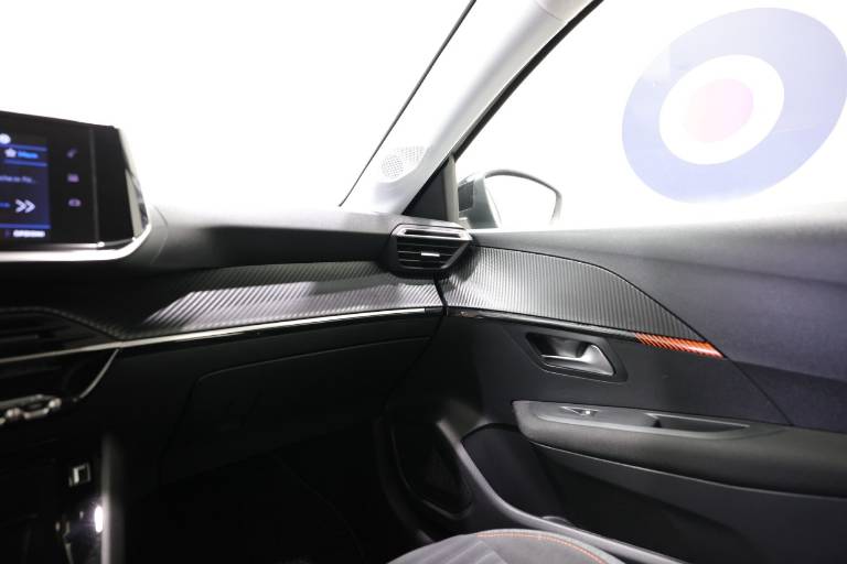 PEUGEOT 208 30