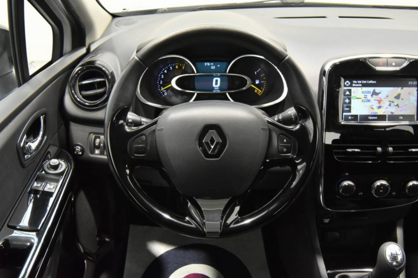 RENAULT Clio 23