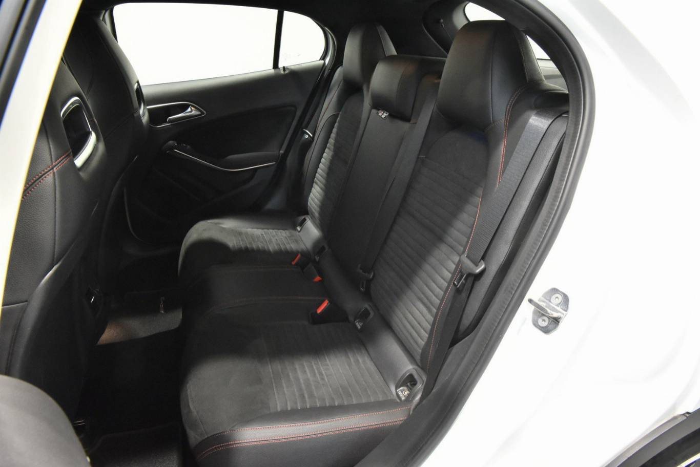 MERCEDES-BENZ GLA 200 20